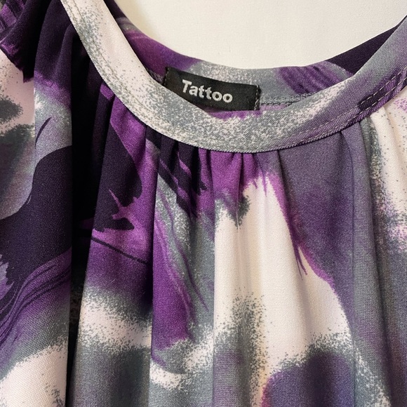 Purple and White Puff Sleeve Rounded Neckline Blouse - Picture 2 of 9